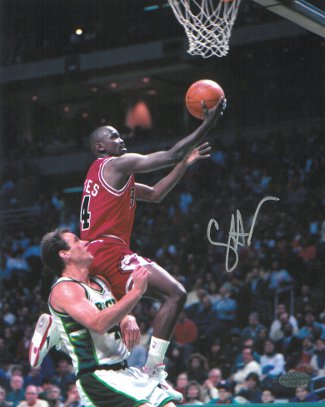 Craig Hodges signed Chicago Bulls 8x10 Photo vs Milwaukee Bucks (3X 3 Point Shooting Contest Winner)