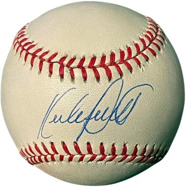 Kirby Puckett has hand signed this Official Rawlings ROAL American League Baseball- Beckett Review (Minnesota Twins/HOF)
