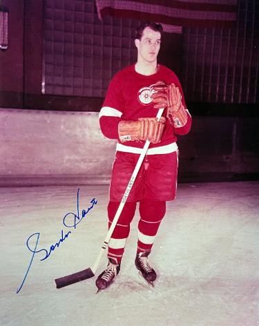Gordie Howe signed Detroit Red Wings 8x10 Photo imperfect- Ken Goldin, The Score Board, Inc COA