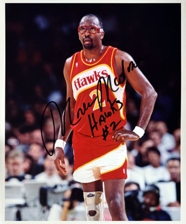 Moses Malone signed Atlanta Hawks 8x10 Photo Hawks #2- Tuff Stuff COA