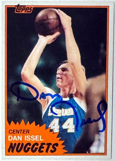 Dan Issel signed 1981-82 Topps On Card Auto #11- COA (Denver Nuggets/6X ABA AS/ABA CHAMP)