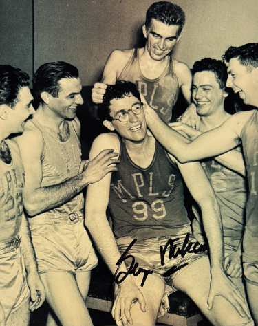 George Mikan signed Minneapolis Lakers Vintage 8x10 Photo minor dings- COA (HOF)