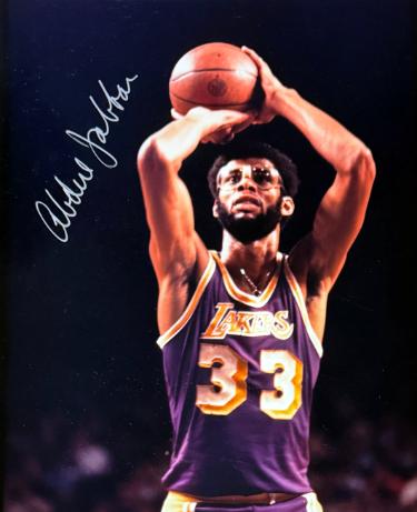Kareem Abdul-Jabbar signed Los Angeles Lakers 8x10 Photo minor dings- Tuff Stuff COA (HOF/MVP/6X Champ)