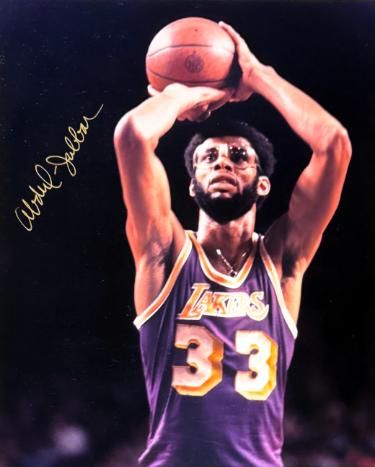 Kareem Abdul-Jabbar signed Los Angeles Lakers 8x10 Photo minor dings- Tuff Stuff COA (HOF/MVP/6X Champ)