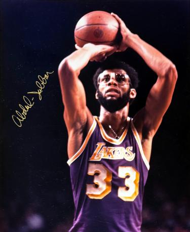 Kareem Abdul-Jabbar signed Los Angeles Lakers 8x10 Photo minor dings- Tuff Stuff COA (HOF/MVP/6X Champ)