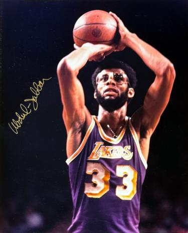 Kareem Abdul-Jabbar signed Los Angeles Lakers 8x10 Photo minor dings- Tuff Stuff COA (HOF/MVP/6X Champ)