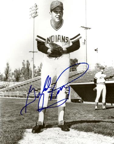 Gaylord Perry signed Cleveland B&W 8x10 Photo minor dings- COA (HOF)