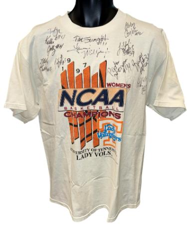 Tennessee Lady Vols 1996-97 National Champ Team Signed T-Shirt � 11 Sigs � Beckett Pat Summitt/Butts/Jolly/Greene/Elzy