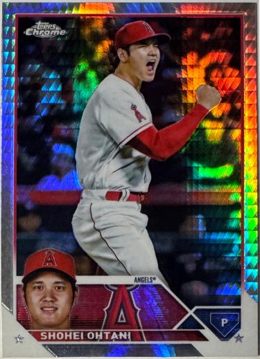 Shohei Ontani 2023 Topps Chrome Prizm Refractor Card #17 (Angels/Dodgers)