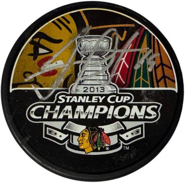 Jonathan Toews signed 2013 Chicago Blackhawks Stanley Cup Champions Puck #19 imperfect- COA
