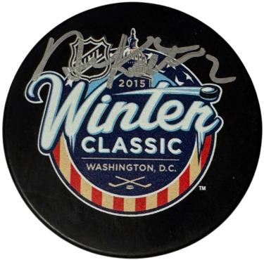 Duncan Keith signed NHL 2015 Winter Classic Hockey Puck- COA (Chicago Blackhawks/HOF)