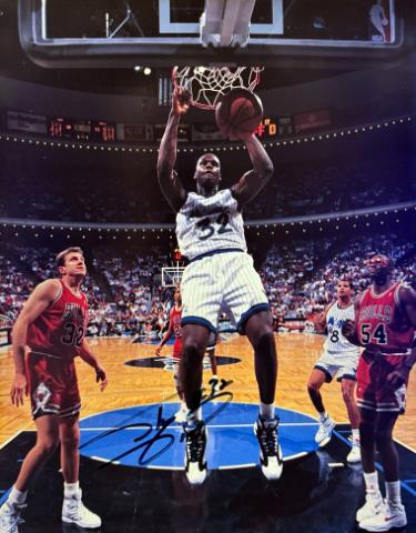 Shaquille O'Neal signed Orlando Magic 11X14 Photo #32 - The Score Board COA (HOF)