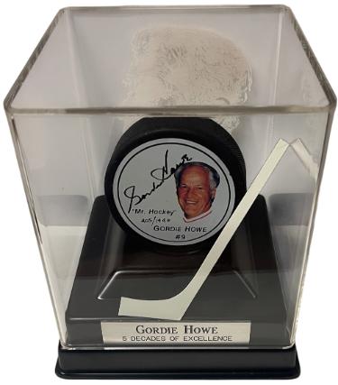 Gordie Howe signed Mr. Hockey #9 Logo Puck- /1946 w/ Custom Laser Case- Fotoball USA COA