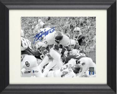 Billy Sims signed Oklahoma Sooners B&W 8x10 Photo #20 Custom Framing- Beckett Witnessed (Heisman)