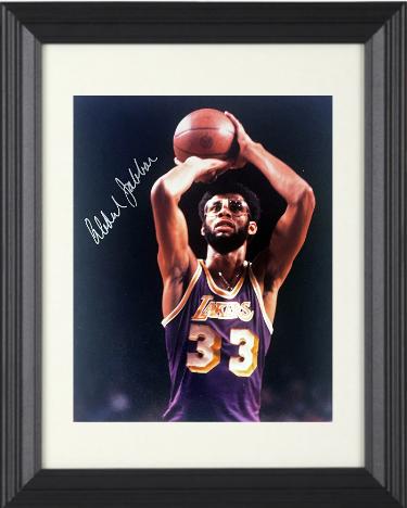 Kareem Abdul-Jabbar signed Los Angeles Lakers 8x10 Photo Custom Framing- Tuff Stuff COA (HOF/MVP/6X Champ)