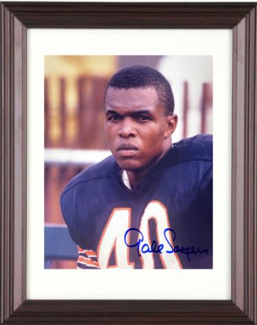 Gale Sayers signed Chicago Bears 8x10 Photo imperfect Custom Framing- NFL Alumni LOA