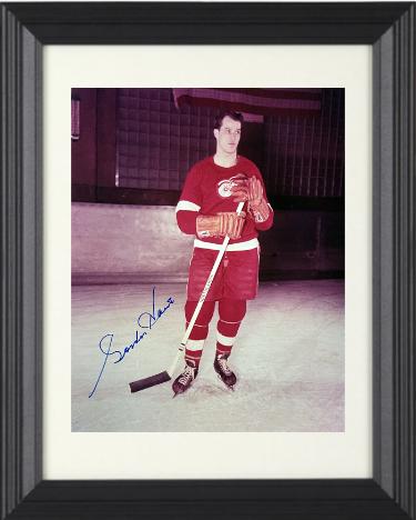 Gordie Howe signed Detroit Red Wings 8x10 Photo imperfect Custom Framing- Ken Goldin, The Score Board, Inc COA