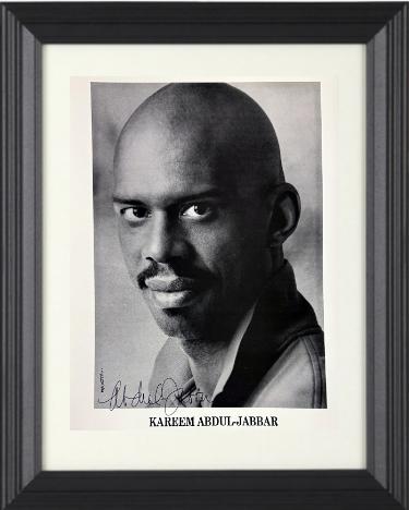 Kareem Abdul-Jabbar signed B&W 8x10 Photo Custom Framing- COA (HOF/Lakers/UCLA)