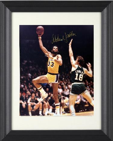 Kareem Abdul-Jabbar signed Los Angeles Lakers 8x10 Photo minor dings- COA (HOF)
