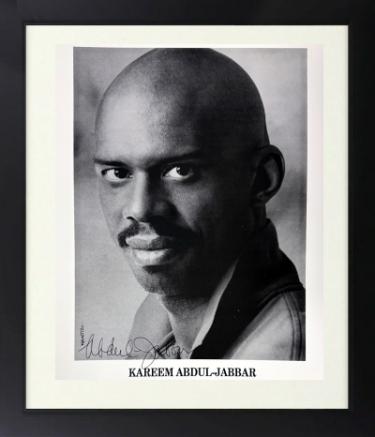 Kareem Abdul-Jabbar signed B&W 8x10 Photo Custom Framing- COA (HOF/Lakers/UCLA)