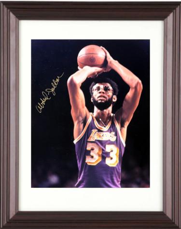 Kareem Abdul-Jabbar signed Los Angeles Lakers 8x10 Photo minor dings Custom Framing- Tuff Stuff COA (HOF/MVP/6X Champ)