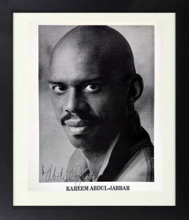 Kareem Abdul-Jabbar signed B&W 8x10 Photo Custom Framing- COA (HOF/Lakers/UCLA)