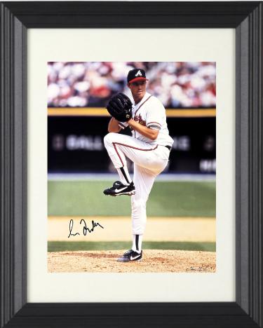 Greg Maddux signed 1997 Atlanta Braves 11x14 Photo Custom Framed- Beckett Review (HOF)