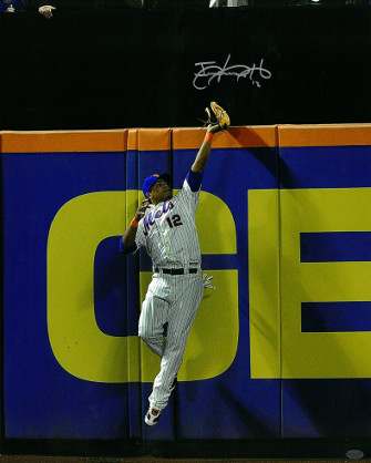 Juan Lagares signed New York Mets 16x20 Photo #12 (catch at wall vertical)