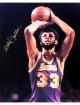 Kareem Abdul-Jabbar signed Los Angeles Lakers 8x10 Photo minor dings- Tuff Stuff COA (HOF/MVP/6X Champ)